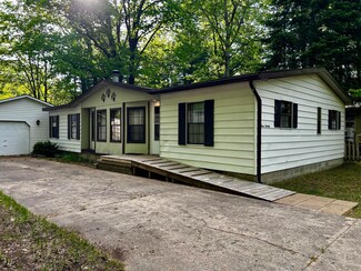 320 Leisure Dr, Houghton Lake, MI 48629