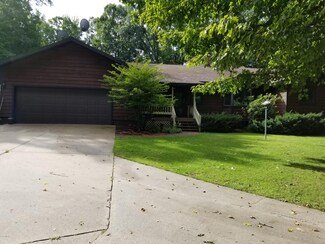6114 S 120th Ave, Rothbury, MI 49452