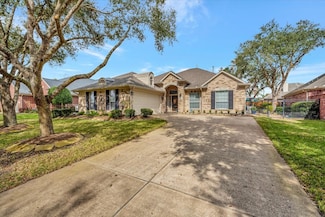 1505 S Primavera Dr, Pearland, TX 77581