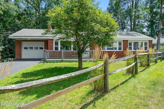 4 Veeder Ln, Guilderland, NY 12084