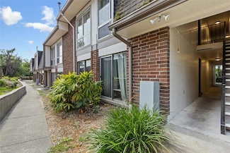 1700 SW 16th Ct Unit P-3, Gainesville, FL 32608