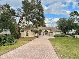 1006 W Lake Hamilton Dr, Winter Haven, FL 33881