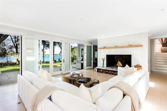 203 Noyack Rd, Southampton, NY 11968
