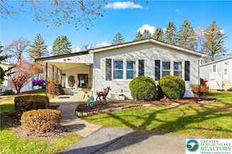 2 Hickory Hills Dr, Bath, PA 18014