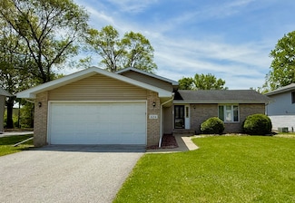 424 E Clark St, Glenwood, IL 60425