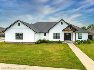 2803 Turtle Creek Dr, Lavaca, AR 72941