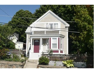 39 Liberty St, Lowell, MA 01851