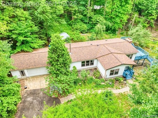 19900 Williamsville Rd, Gregory, MI 48137