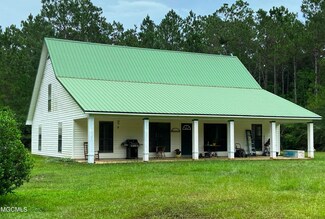 5401 Wildwood Rd, Moss Point, MS 39562