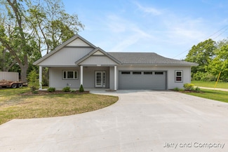 2076 W Lakewood Blvd, Holland, MI 49424