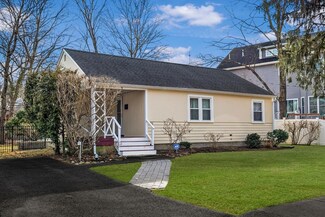 52 Heatherland Rd, Newton Highlands, MA 02461