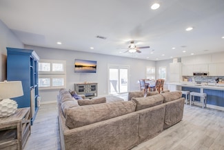 605 Port, Kingsland, TX 78639