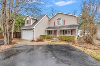 10434 Spring St, Fenton, MI 48430