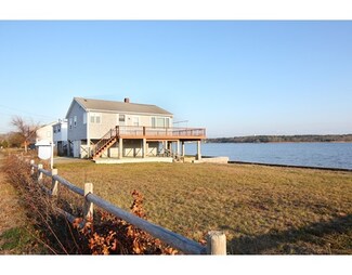 39 Beach St, Wareham, MA 02571