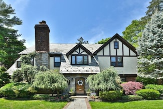 174 Nassau Blvd, Garden City, NY 11530