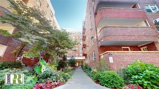 915 E 17th St Unit 220, Brooklyn, NY 11230
