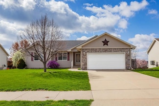 6125 Goldfinch Dr, Pleasant Hill, IA 50327