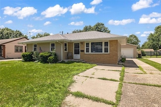 1916 E 27th Ct, Des Moines, IA 50317