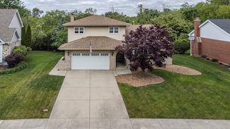 1212 Gloucester Rd, Woodridge, IL 60517