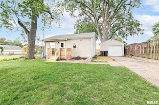 1219 Black St, Pekin, IL 61554