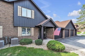 2521 E Lakeshore Dr, Crown Point, IN 46307