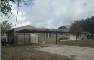 719 E Taft St, Pearsall, TX 78061