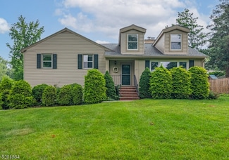 17 Turtle Rd, Morristown, NJ 07960