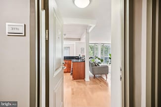 7333 New Hampshire Ave Unit 311, Takoma Park, MD 20912