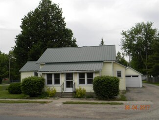 421 E Lincoln St, Millersburg, IN 46543
