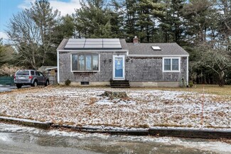 5 Monteiro St, Wareham, MA 02571