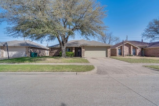 804 Simon Dr, Cedar Hill, TX 75104