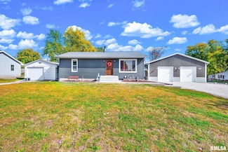 302 S State St, East Galesburg, IL 61430