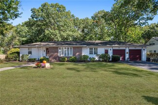 47 Maplecrest Dr, Greenville, RI 02828