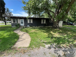 902 N Robb St, Robinson, IL 62454