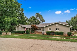410 N Oliver Ave, Fayetteville, AR 72701