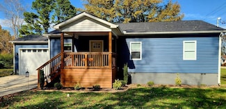 641 Cheatham St, Bruceton, TN 38317