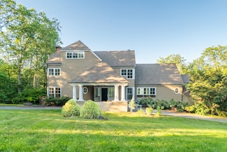 98 Ryefield Rd, Middletown, CT 06457