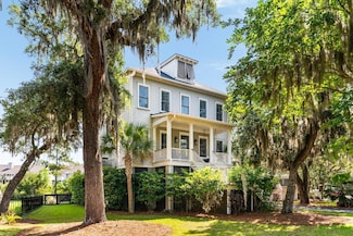 1878 Headquarters Plantation Dr, Johns Island, SC 29455