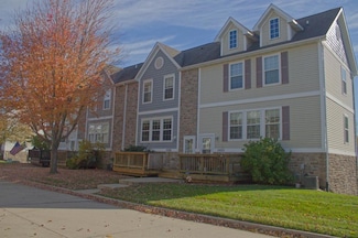 15220 Greenbelt Dr, Urbandale, IA 50323