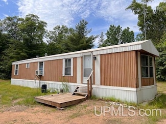 W5932 County Rd R Rd, Pembine T-Wi, WI 54156