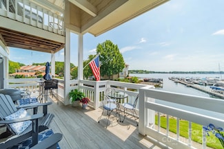 18015 Kings Point Dr Unit B, Cornelius, NC 28031