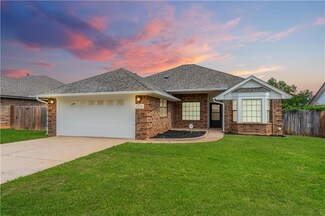 1113 NE 8th St, Moore, OK 73160