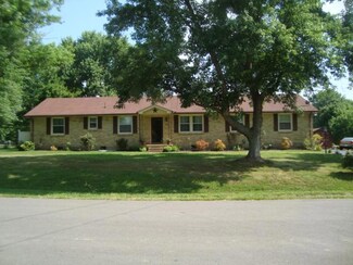 310 Peggy Dr, Cedar Hill, TN 37032
