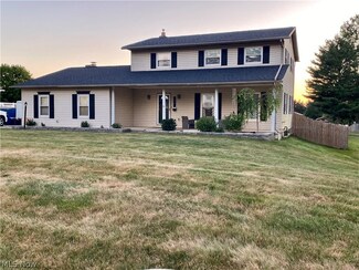 8761 Elmfield St NW, Canal Fulton, OH 44614