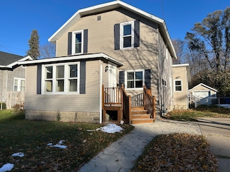 202 N Staffon St, Ludington, MI 49431