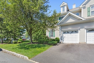 52 Straton Ct, Parlin, NJ 08859