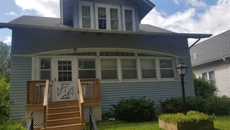 218 E Williams St, Postville, IA 52162