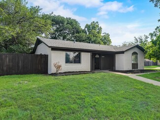 1315 Darlene Ln, Arlington, TX 76010