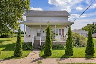 535 NE 3rd St, de Land, IL 61839