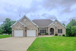 11608 Boggs Cir W, Loogootee, IN 47553